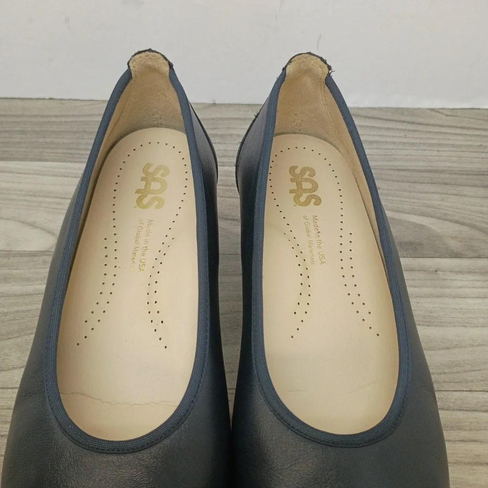 SAS Milano Leather Pump Heels Women's Size 9.5 M Navy Blue Round Toe Shoes